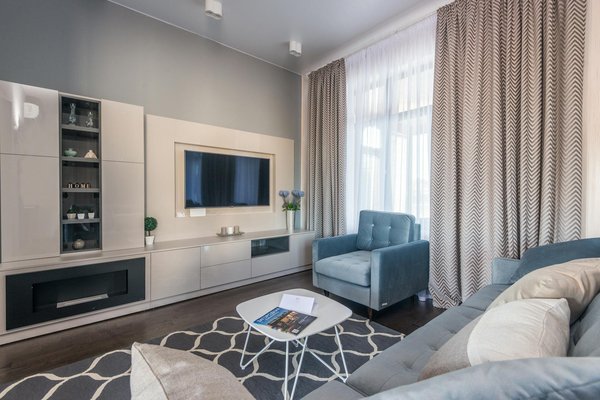 What are the signs that your swimming pool needs resurfacing in the UK?